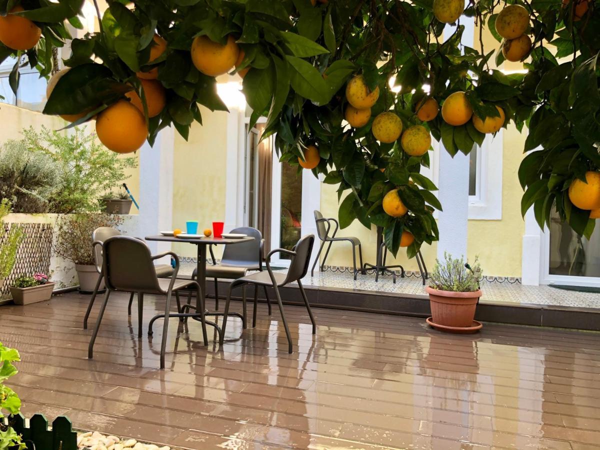 Sunny Orange Garden Apartment In Central Лісабон Екстер'єр фото